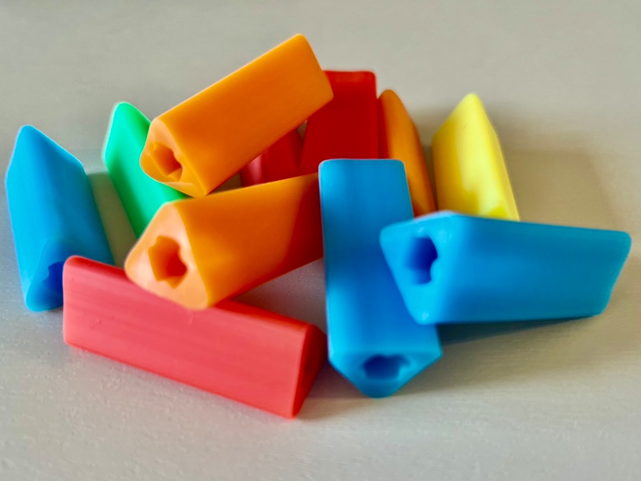 美國The pencil grip，小三角握筆器，細鉛筆專用，左右手通用