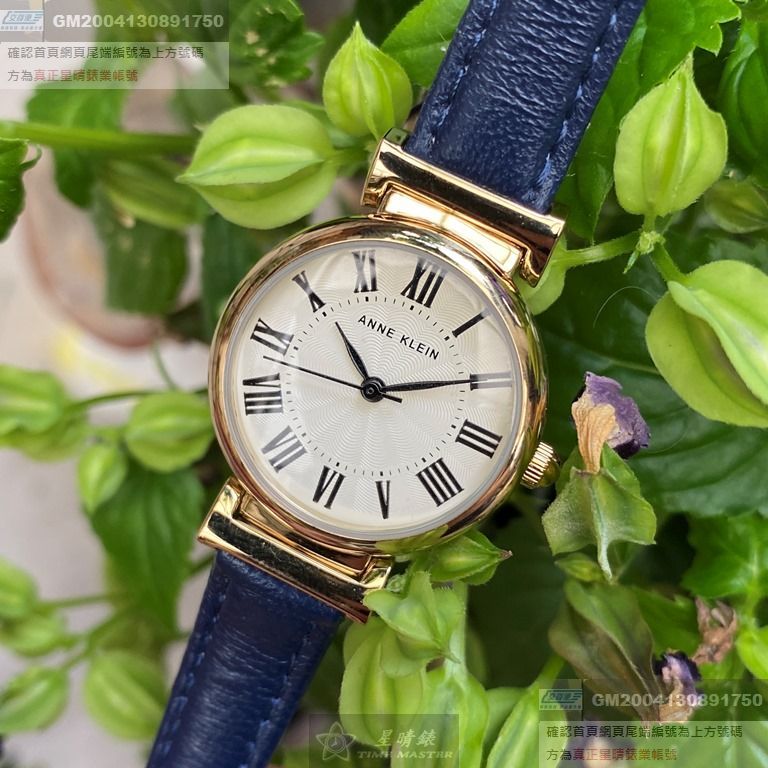 AnneKlein手錶，編號AN00143，26mm金色圓形精鋼錶殼，白色簡約， 羅馬數字錶面，寶藍真皮皮革錶帶款