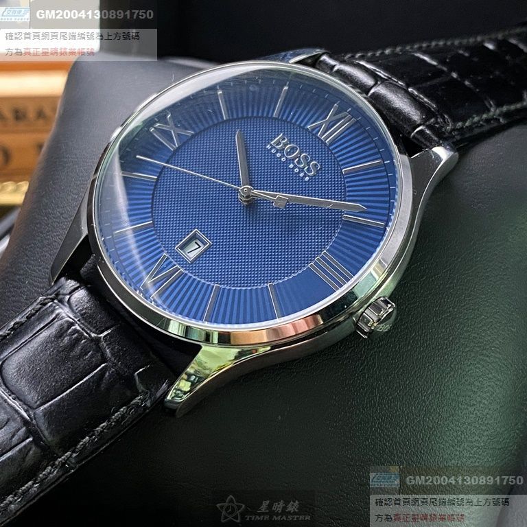 BOSS手錶，編號HB1513553，42mm銀圓形精鋼錶殼，寶藍色簡約， 時分秒中三針顯示錶面，深黑色真皮皮革錶帶款