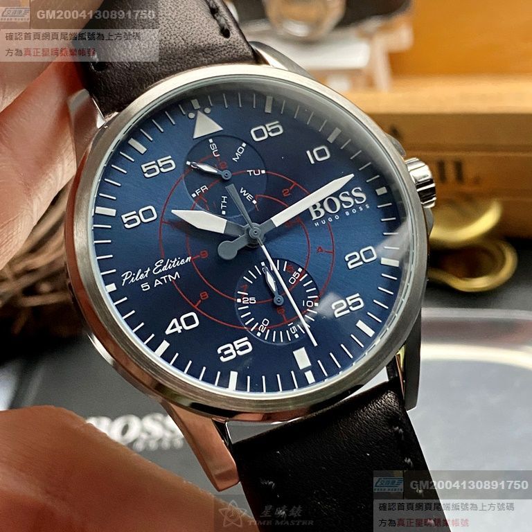 BOSS手錶，編號HB1513515，44mm銀圓形精鋼錶殼，寶藍色中三針顯示， 雙眼錶面，深黑色真皮皮革錶帶款