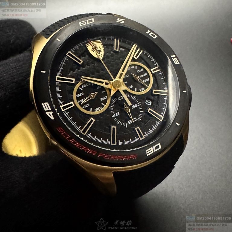 FERRARI手錶，編號FE00106，46mm金色圓形精鋼錶殼，黑色三眼， 中三針顯示， 運動錶面，深黑色矽膠錶帶款