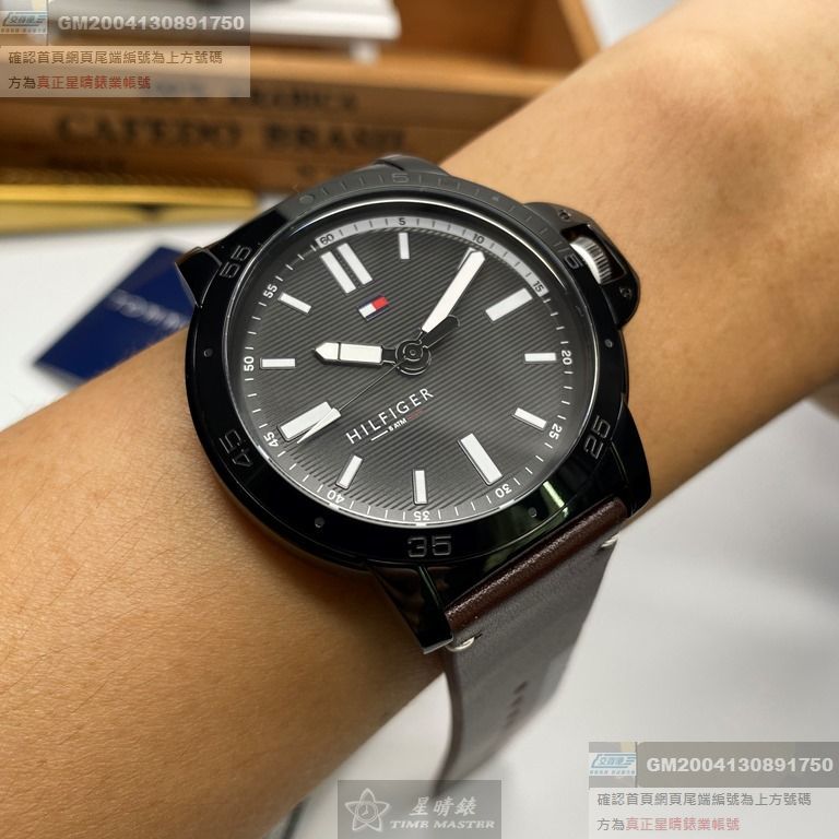 TommyHilfiger手錶，編號TH00031，44mm黑圓形精鋼錶殼，黑色簡約錶面，咖啡色真皮皮革錶帶款
