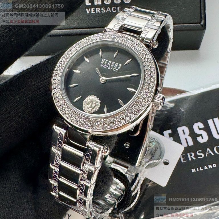 VERSUS VERSACE手錶，編號VV00390，34mm銀圓形精鋼錶殼，黑色簡約， 中二針顯示錶面，銀色精鋼錶帶款
