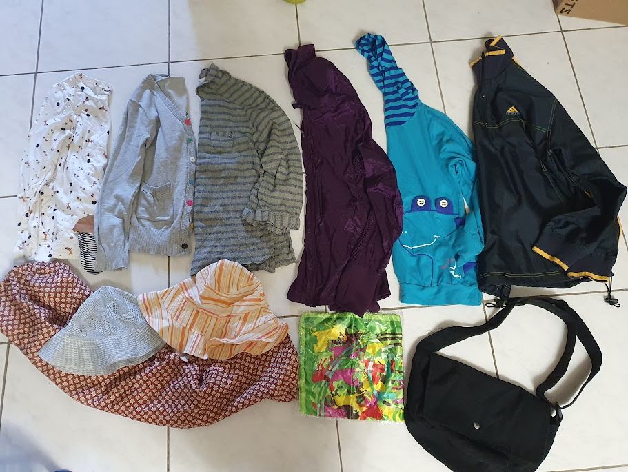 （2圖更新） 6件衣物: adidas*2件、Dailo專櫃*2、midoliya專櫃等 +帆布斜背包+絲巾/圍裙等。