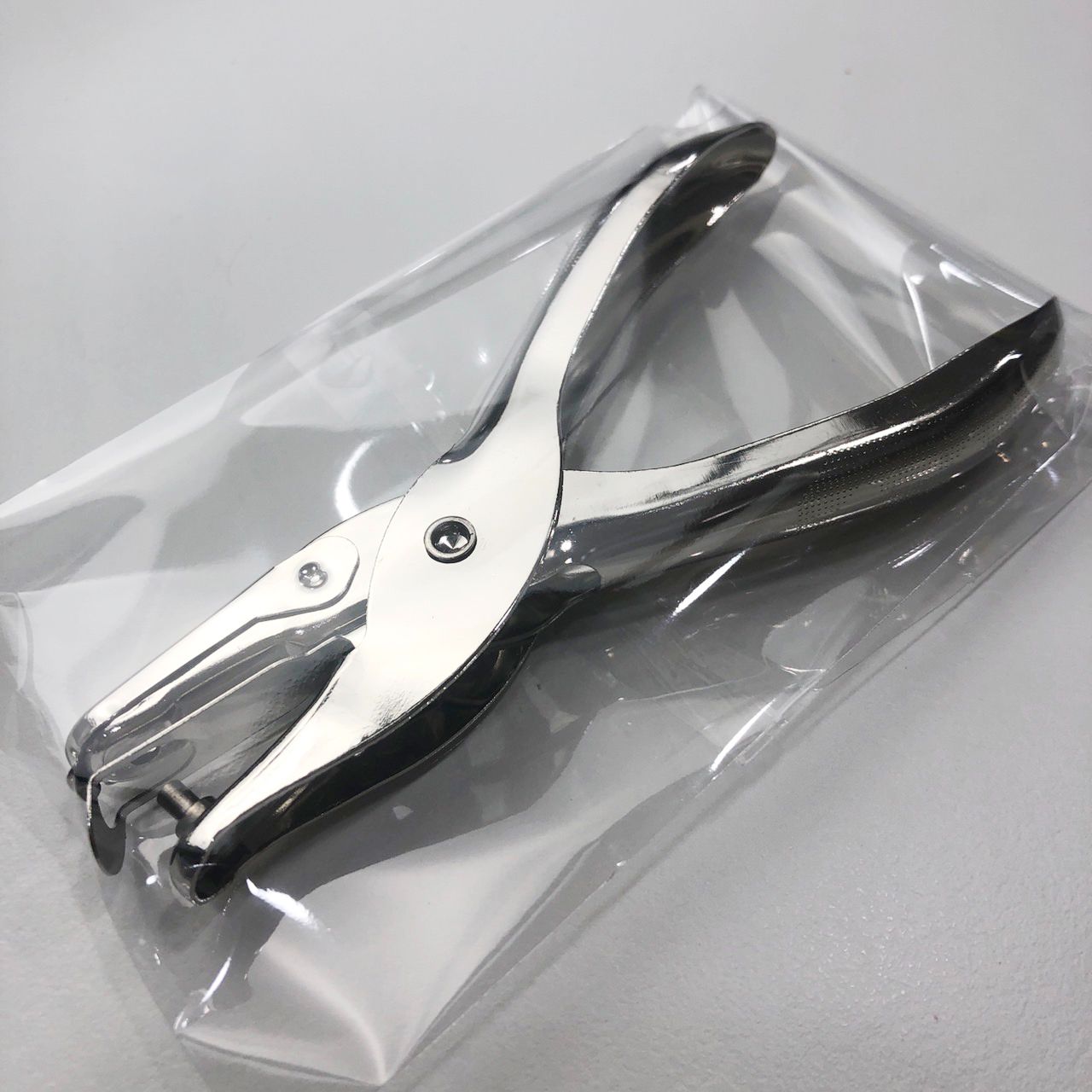 手握式0.3小孔打孔器