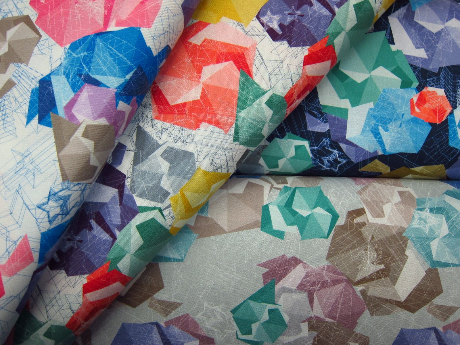 台灣製平織綿布-幾何水晶-灰底紫藍、深藍底黃紫、白底黃紅、白底藍卡其-100%純綿、台灣製造