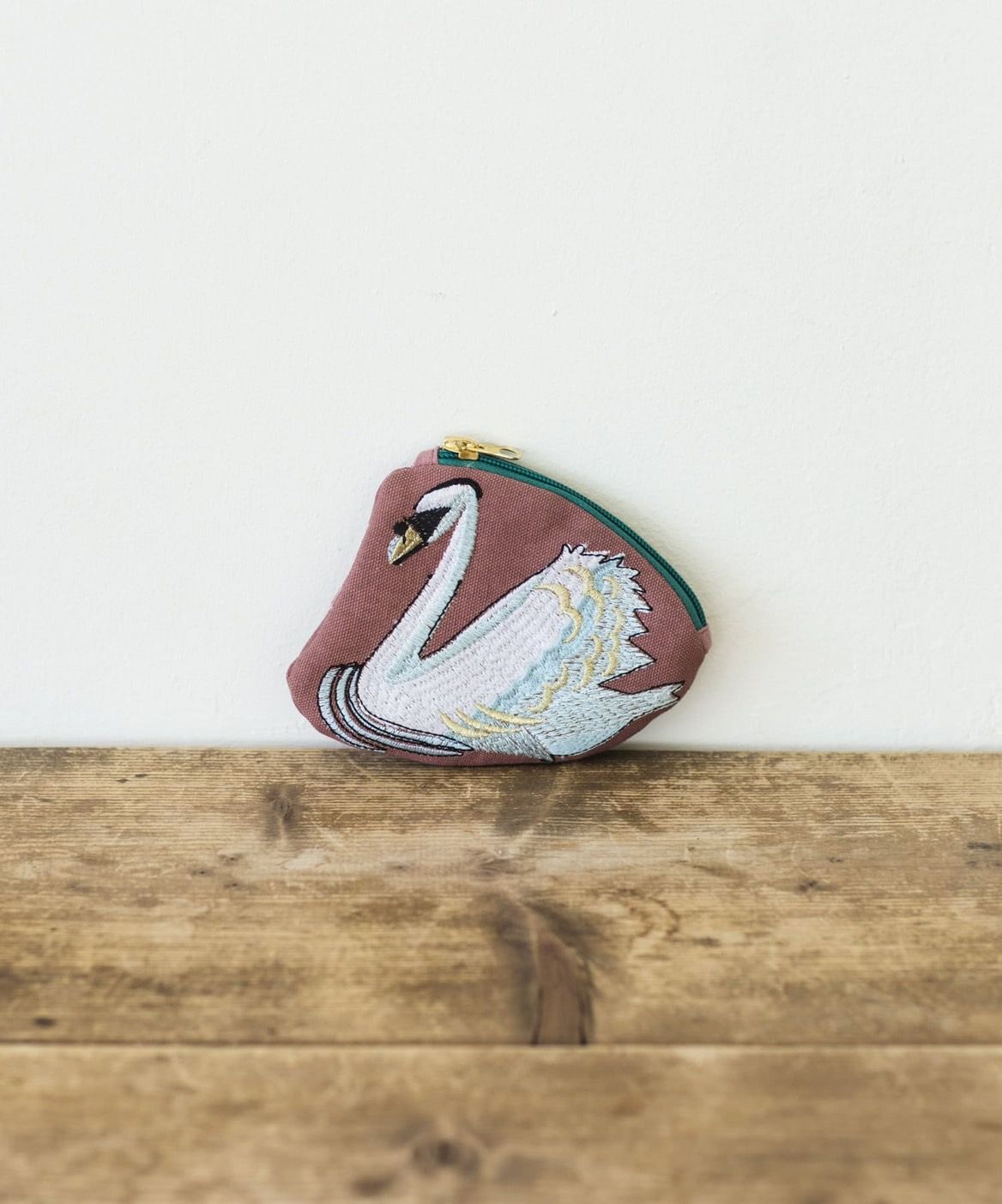 優雅天鵝刺繡收納小包