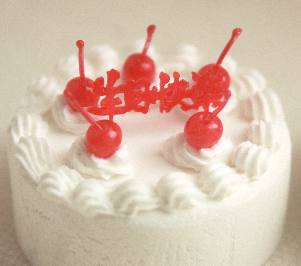 生日快樂蛋糕！奶油／黑森林（含生日快樂插牌，可選黏在蛋糕上或不黏）