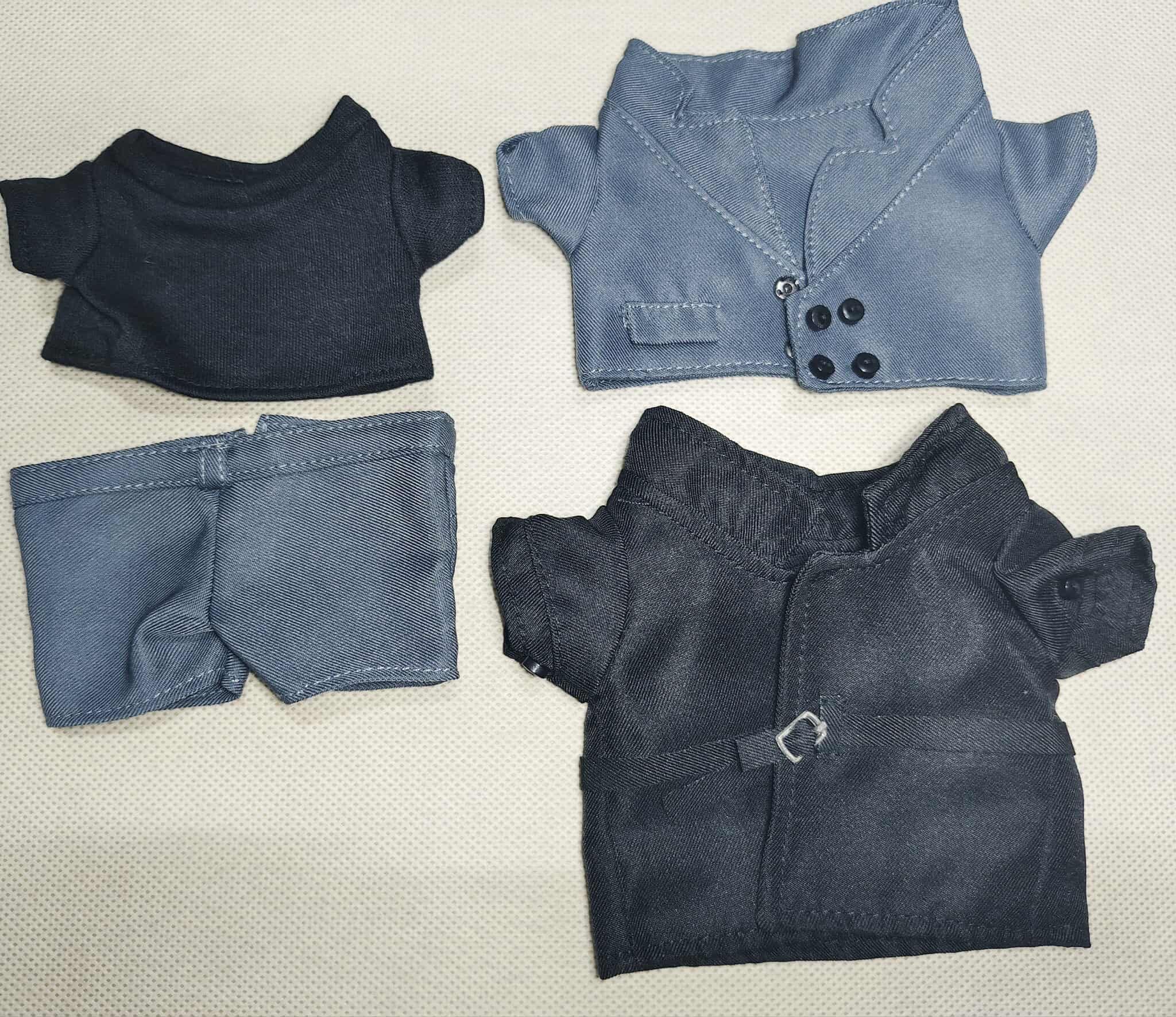 2/22新增--20cm娃衣 （6 ） 便宜售，金屬有氧化