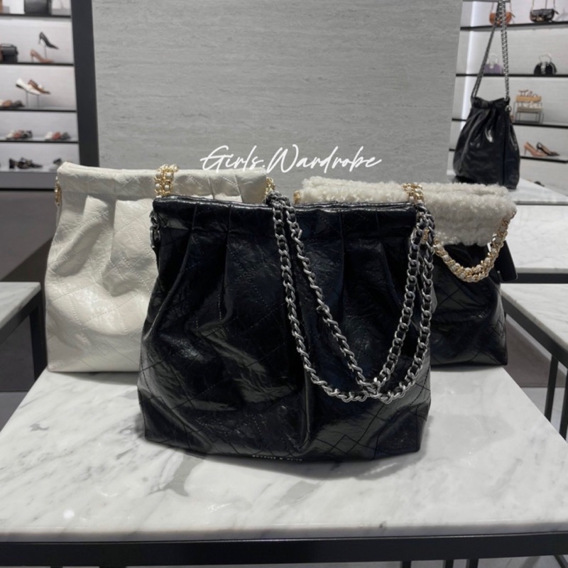 【𝐆𝐢𝐫𝐥𝐬.𝐖𝐚𝐫𝐝𝐫𝐨𝐛𝐞新加坡小CK正品代購】菱格鍊條流浪包 子母托特包40671449