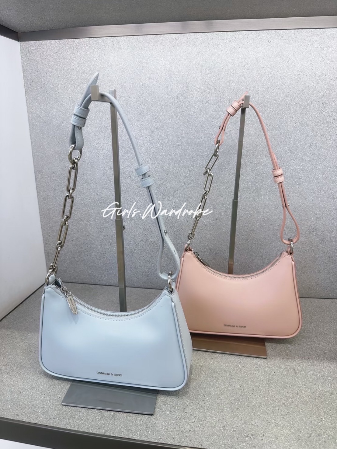 贈銀色禮袋✨【𝐆𝐢𝐫𝐥𝐬.𝐖𝐚𝐫𝐝𝐫𝐨𝐛𝐞新加坡小CK正品代購】超限量🔥鍊條單肩包 斜背包