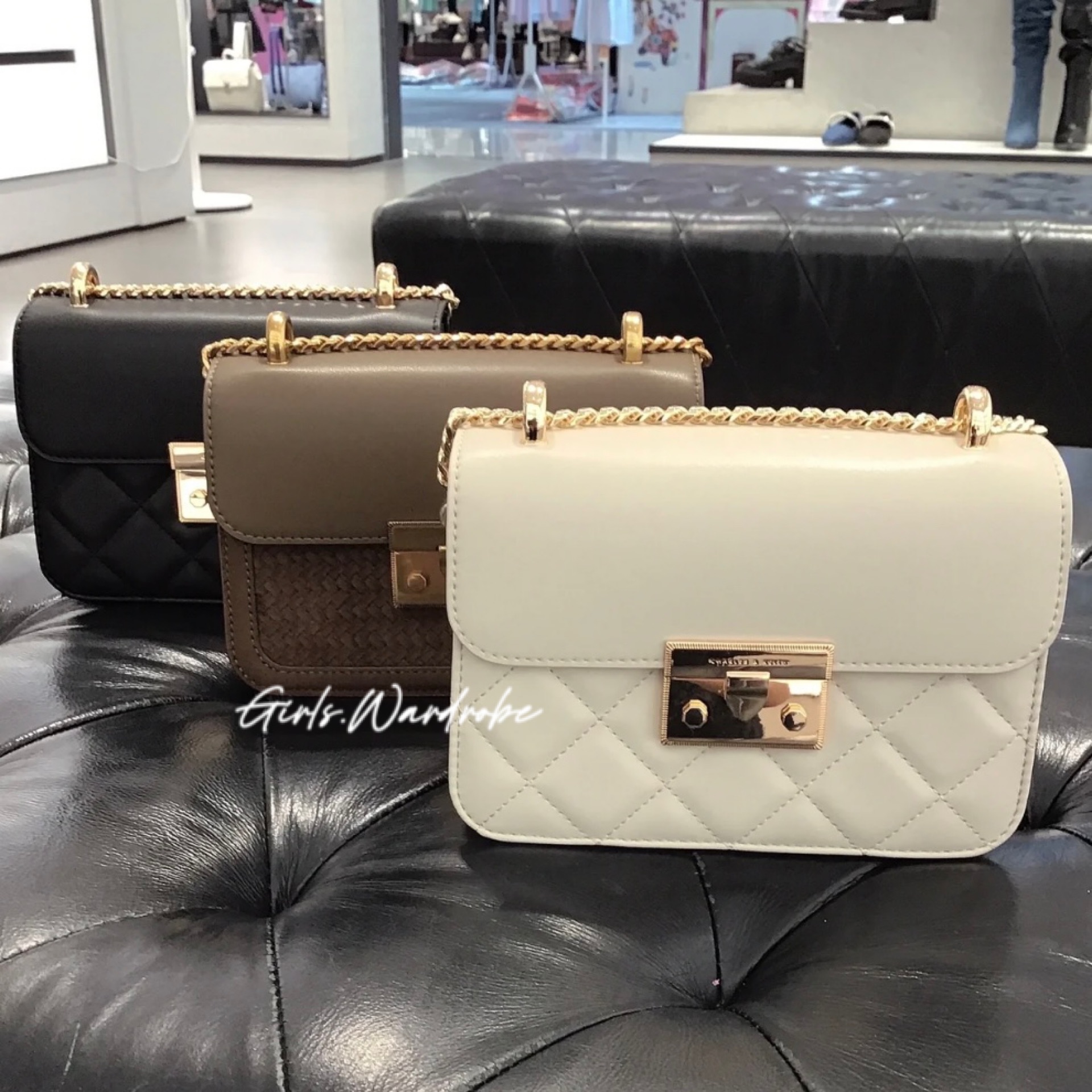 【𝐆𝐢𝐫𝐥𝐬.𝐖𝐚𝐫𝐝𝐫𝐨𝐛𝐞新加坡小CK正品代購】 Alva 菱格金屬釦鍊條包