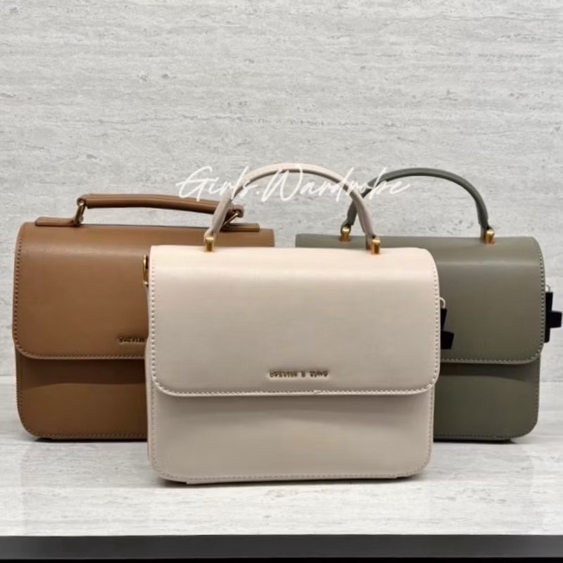 【𝐆𝐢𝐫𝐥𝐬.𝐖𝐚𝐫𝐝𝐫𝐨𝐛𝐞新加坡小CK正品代購】Octavia 簡約劍橋包 手提包 後背包