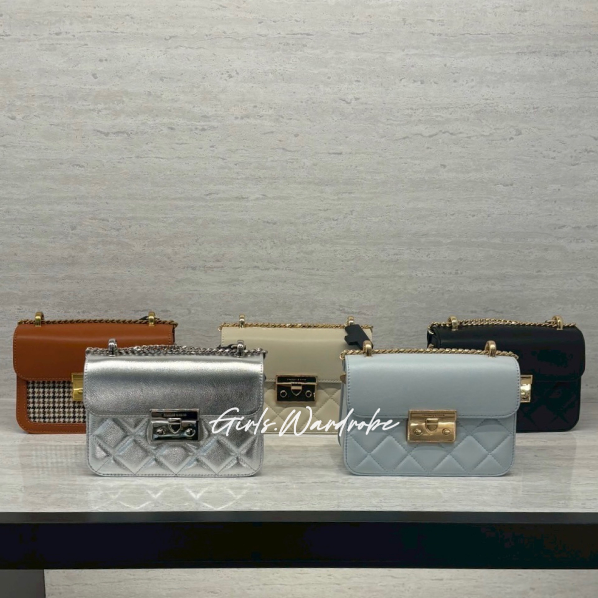 【𝐆𝐢𝐫𝐥𝐬.𝐖𝐚𝐫𝐝𝐫𝐨𝐛𝐞新加坡小CK正品代購】 Alva 菱格金屬釦鍊條包