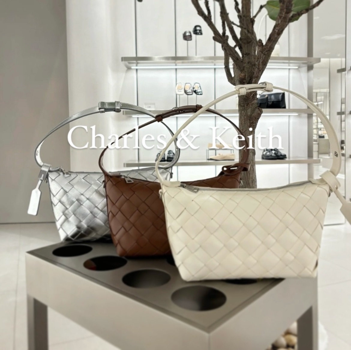 【𝐆𝐢𝐫𝐥𝐬.𝐖𝐚𝐫𝐝𝐫𝐨𝐛𝐞新加坡小CK正品代購 Ivette 編織飯盒包 拉鍊肩背包 斜背