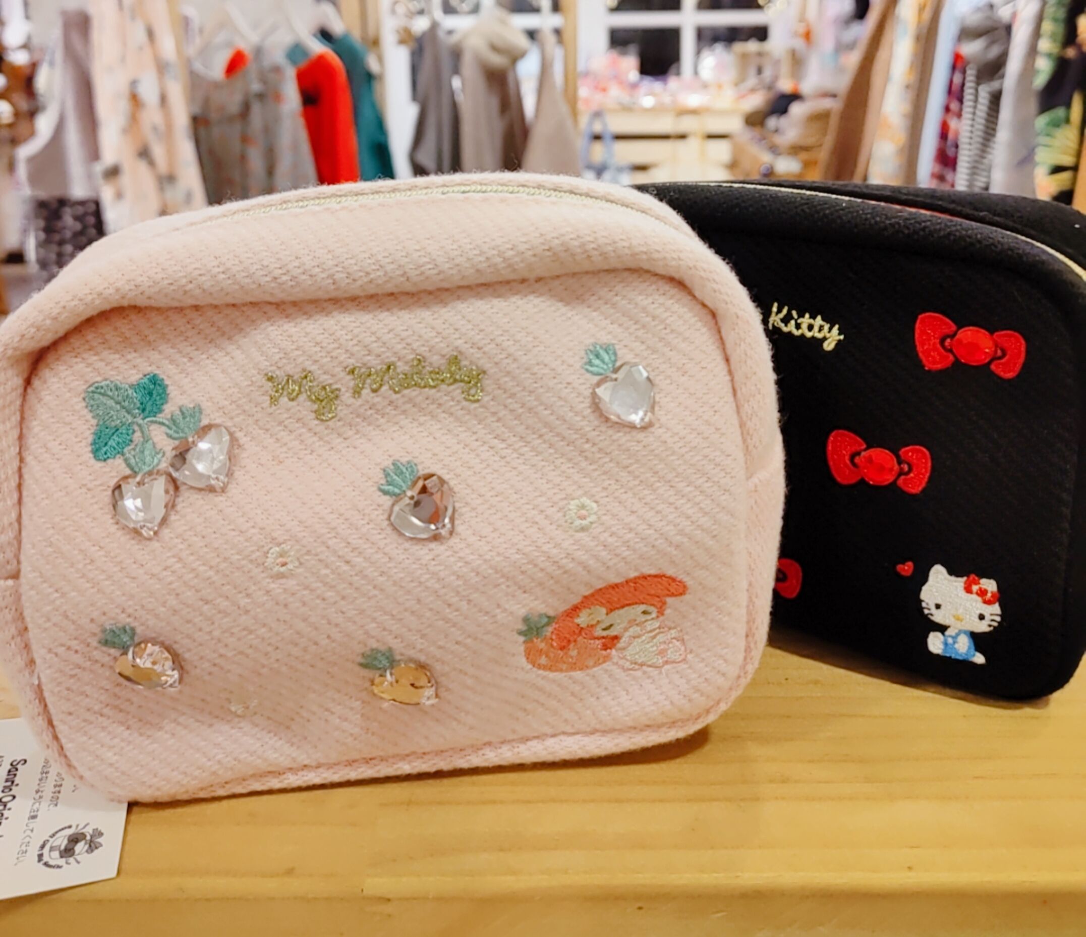 日本 Sanrio 三麗鷗 刺繡 拉鍊包
