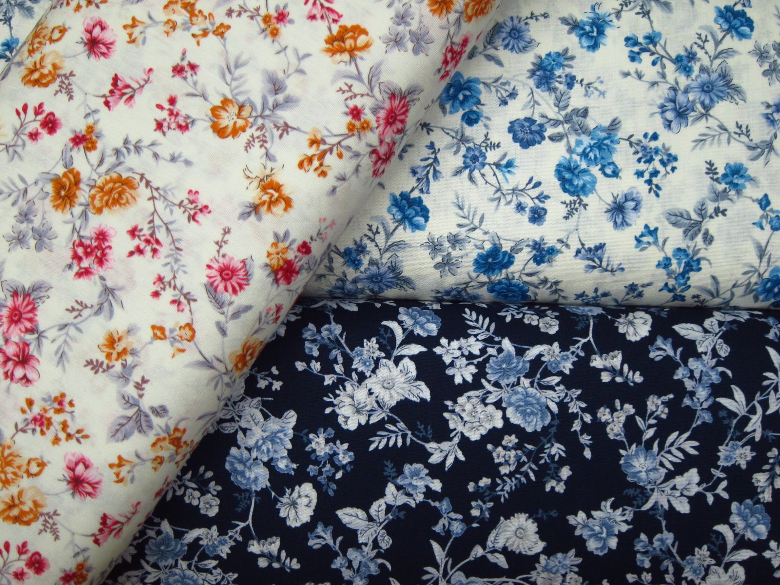 台灣製平織綿布-花錦-紅、藍、深藍底（100%純綿、台灣製造）
