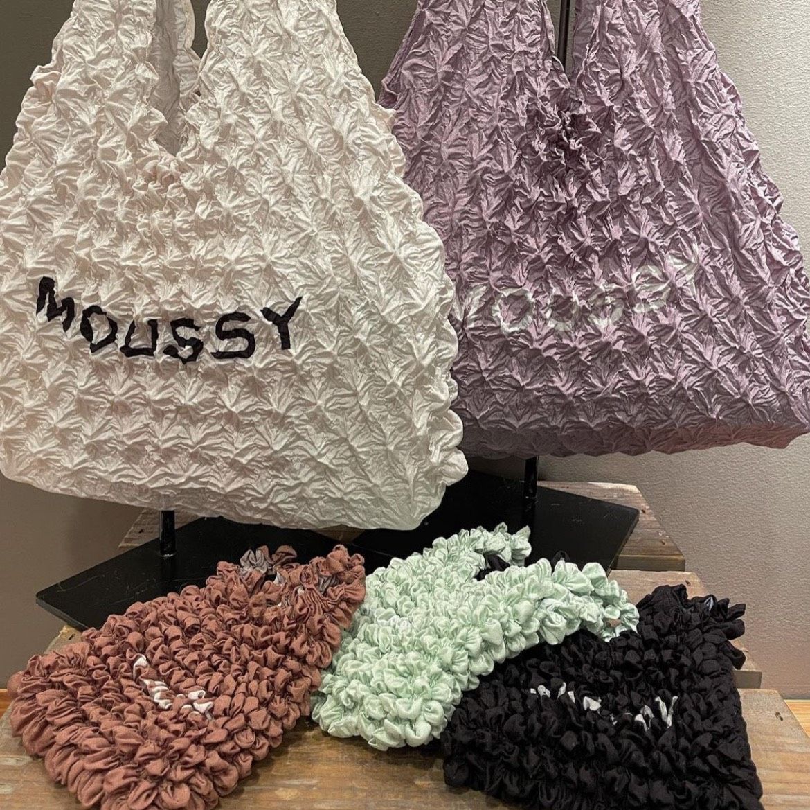  《現貨出清》 Moussy 爆米花褶皺包