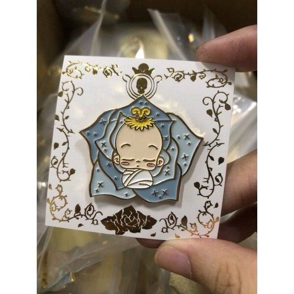 小花玫瑰金屬徽章