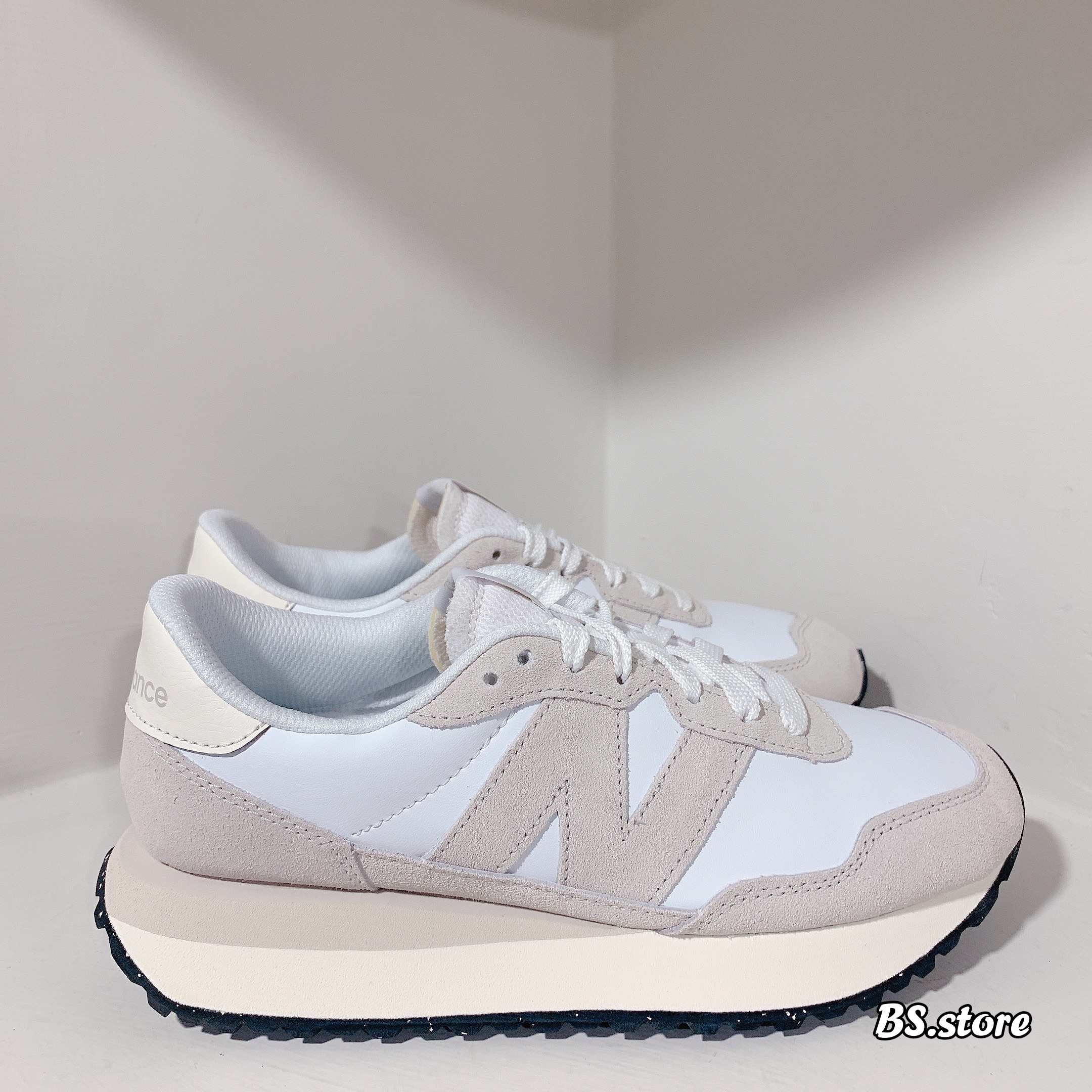 New Balance 237 休閒鞋 米白 MS237SE