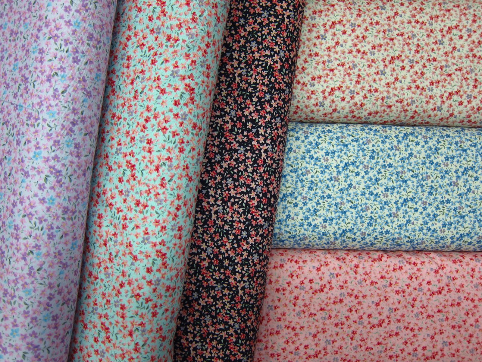 台灣製平織綿布-小巧花-淺紫底、水藍底、黑底、米白底紅花、米白底藍花、粉底-100%純綿、台灣製造