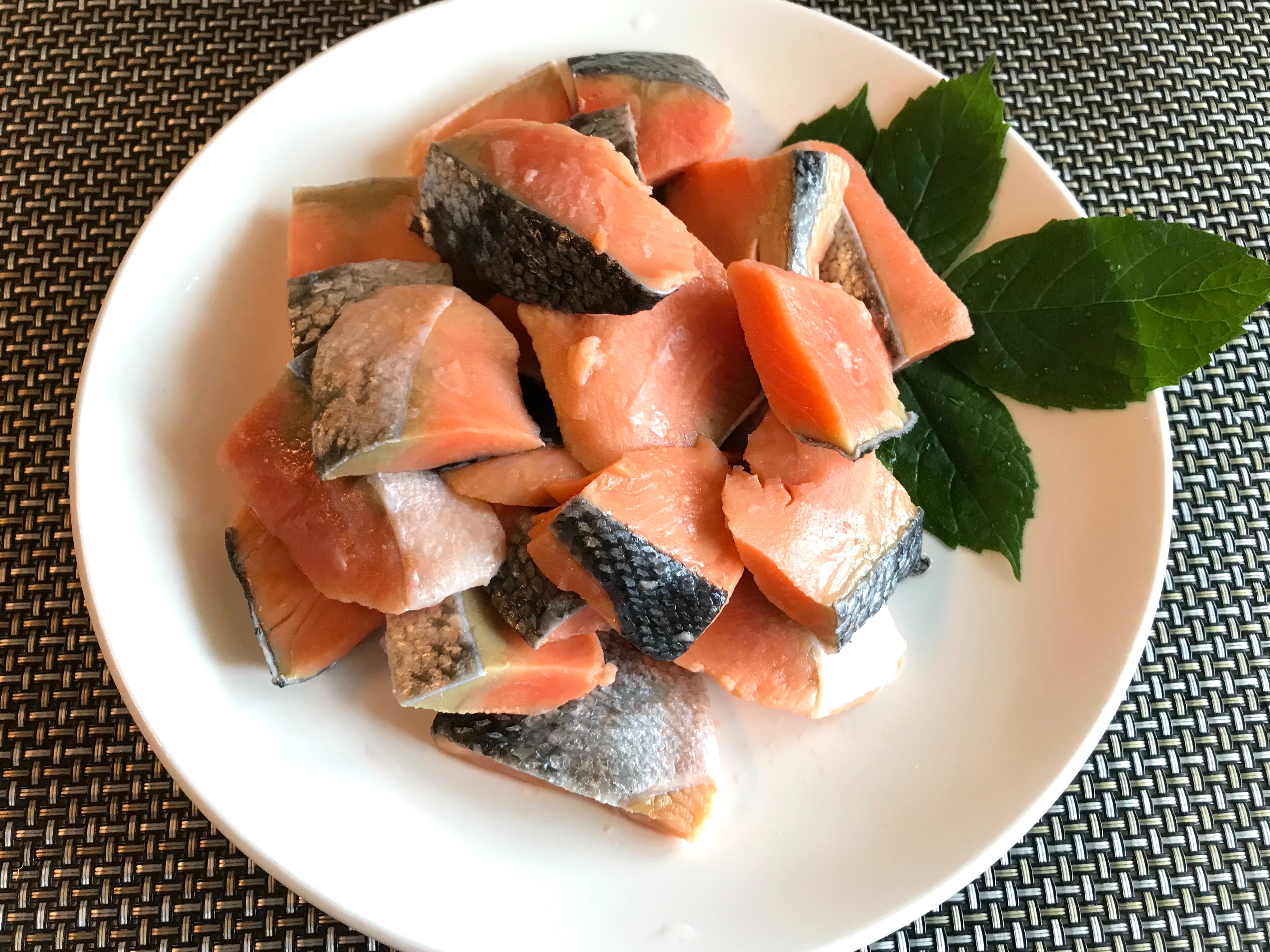 無刺生鮭魚片（薄鹽）（真空包裝約20-22片厚切）