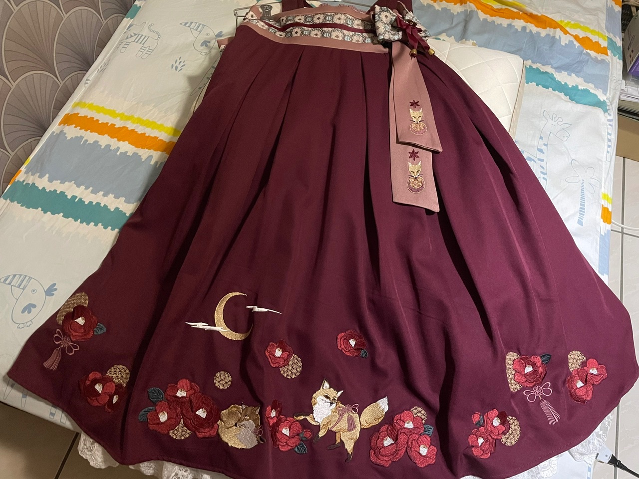 Amavel 月夜狐狸與山茶花刺繡裙