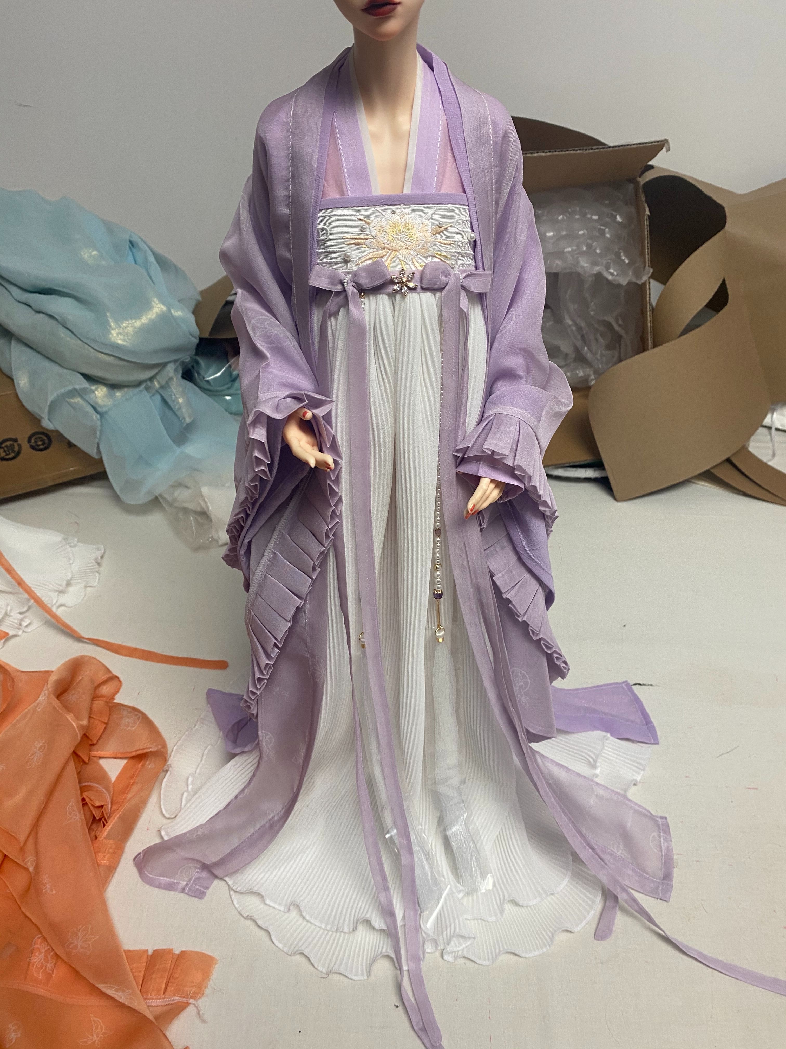 宿雪蓮歌晝顏，紫款