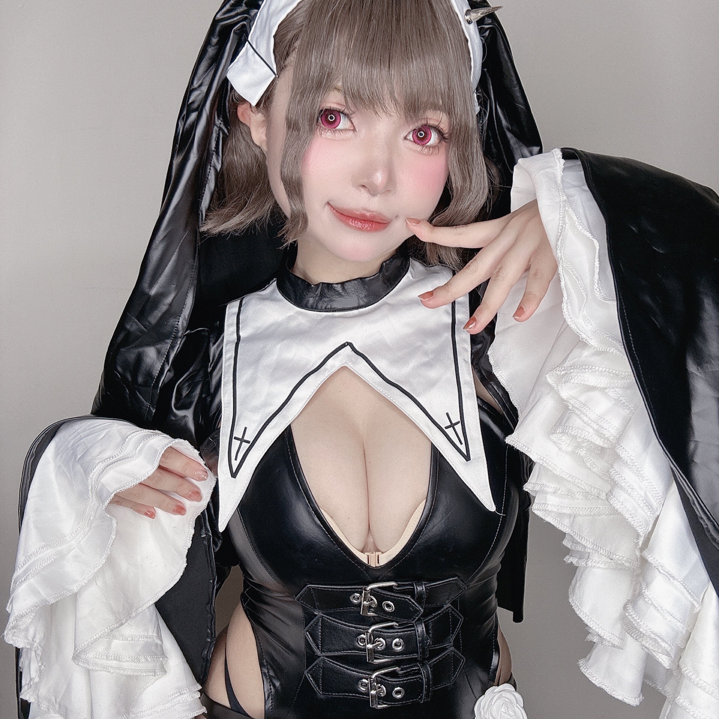 〔原創/高衩修女〕限量簽繪拍立得x包子