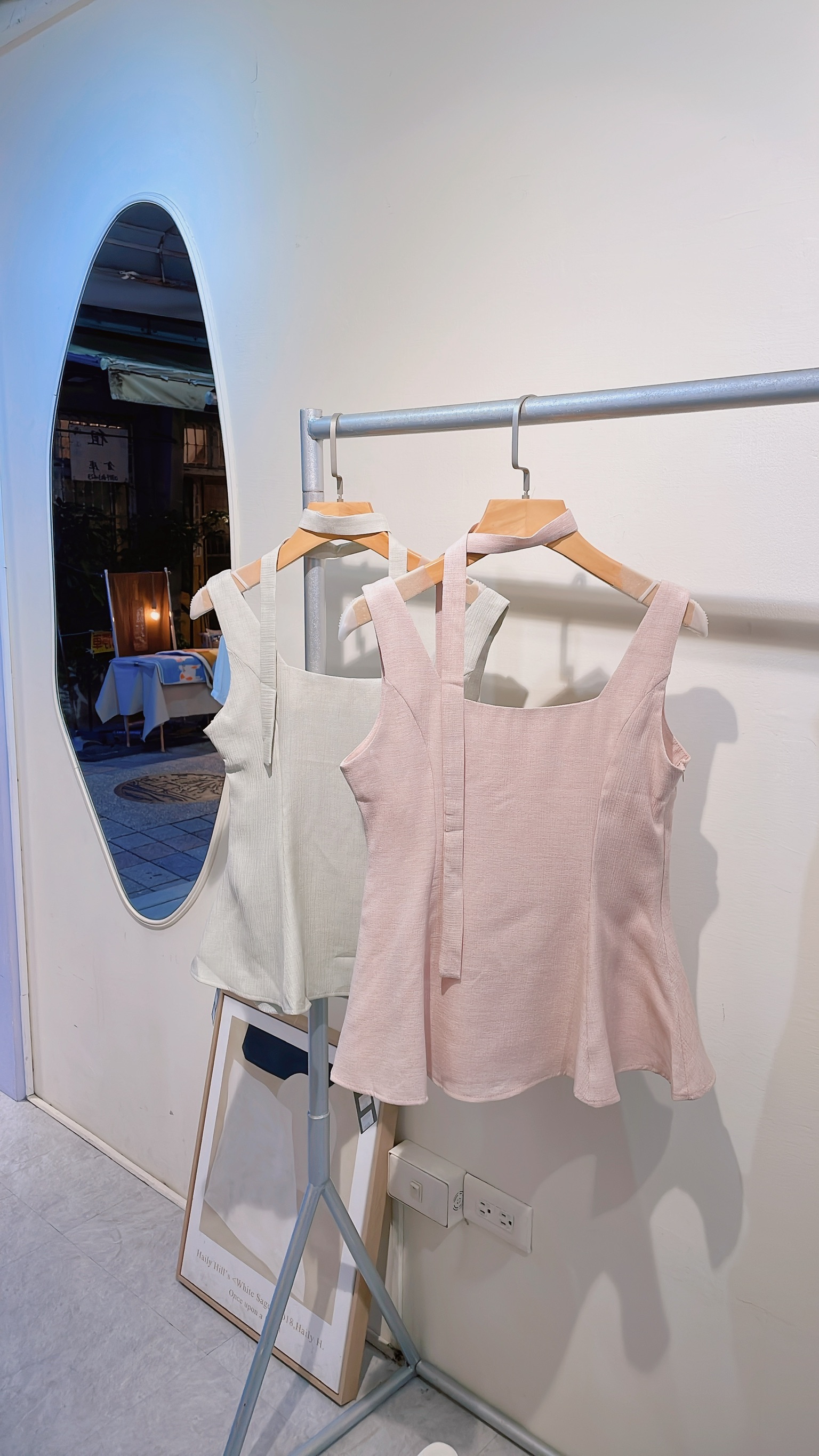 法式繞脖質感上衣