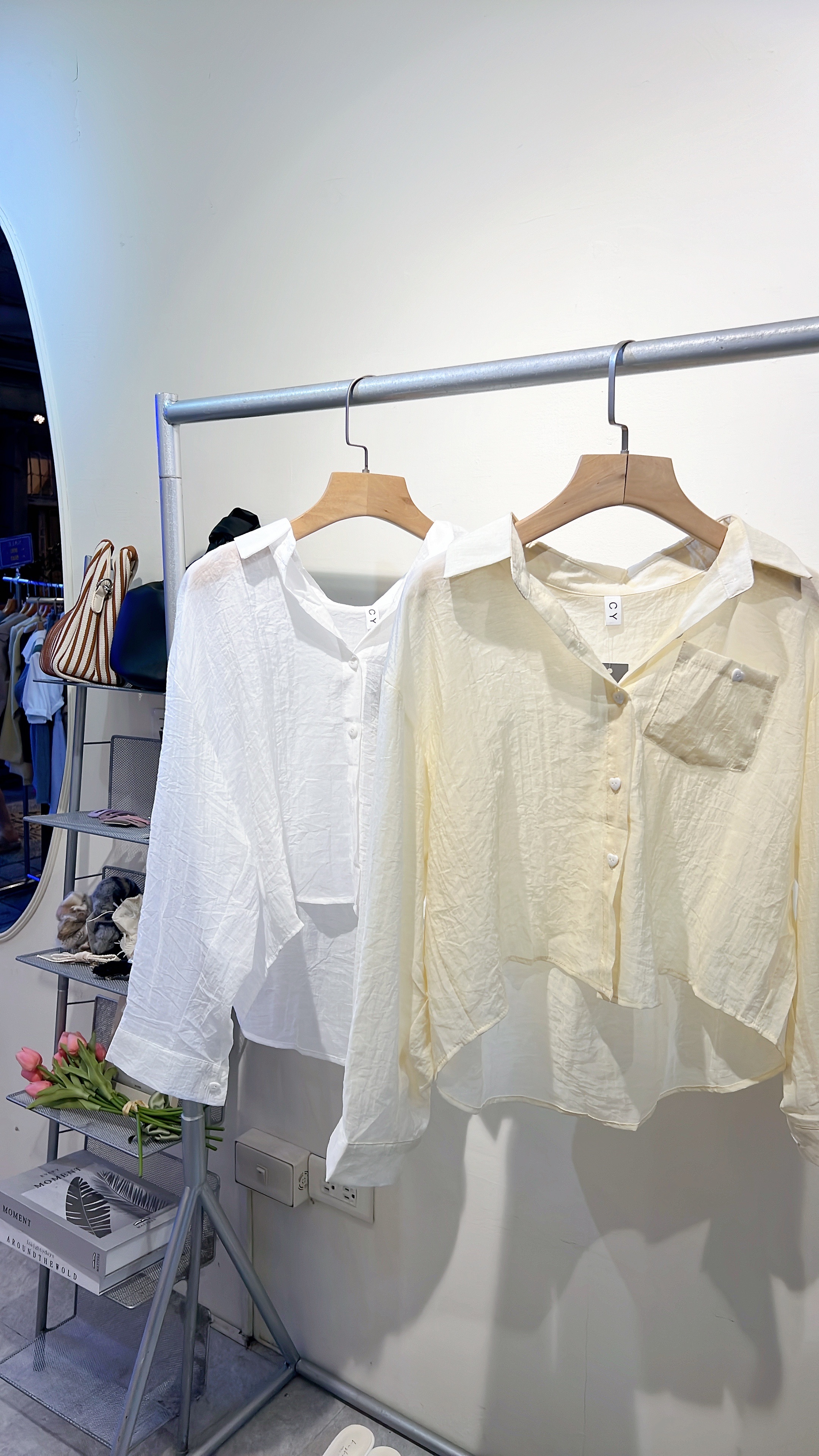 愛心釦透膚襯衫