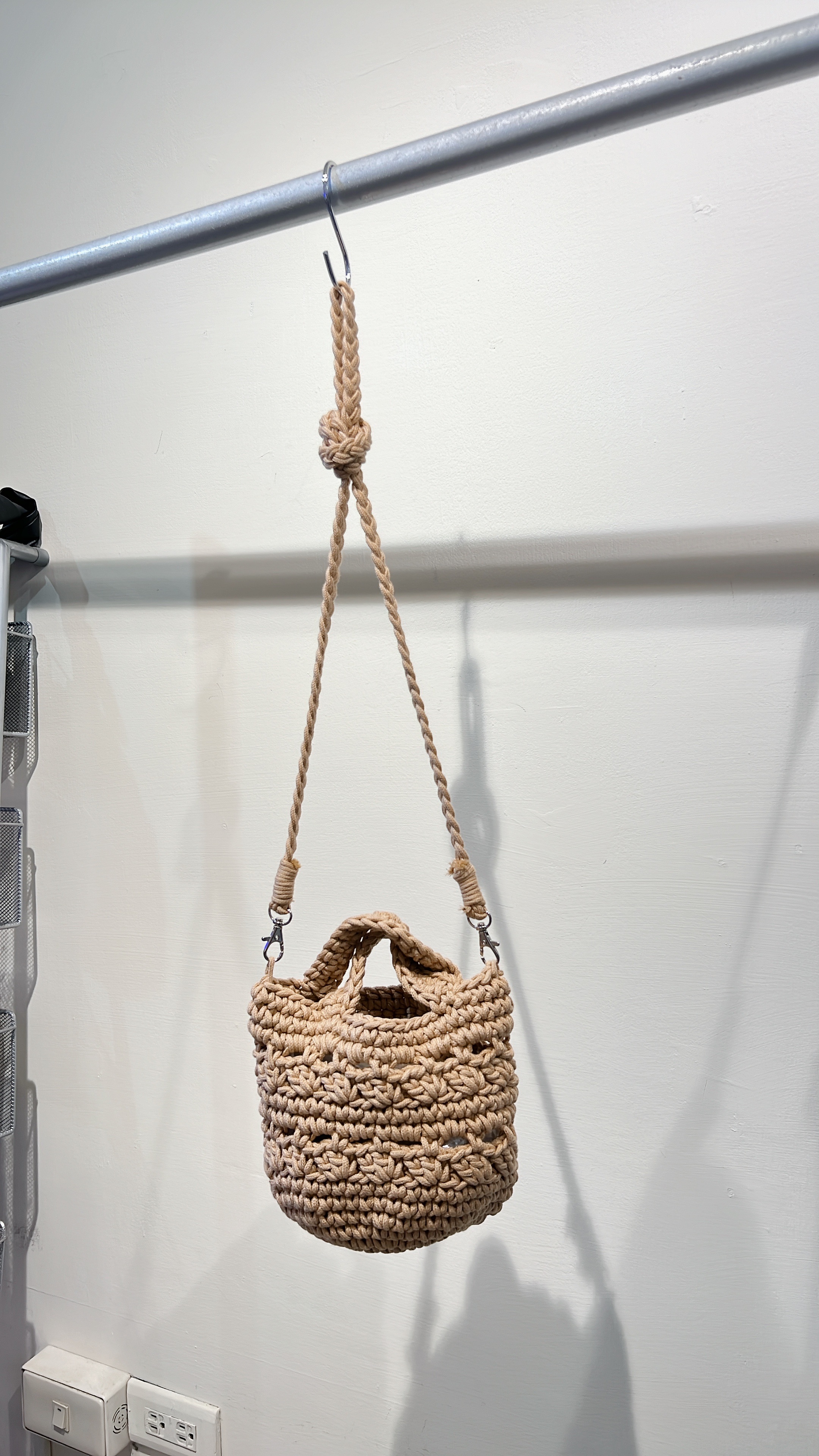 鏤空編織斜背迷你小包