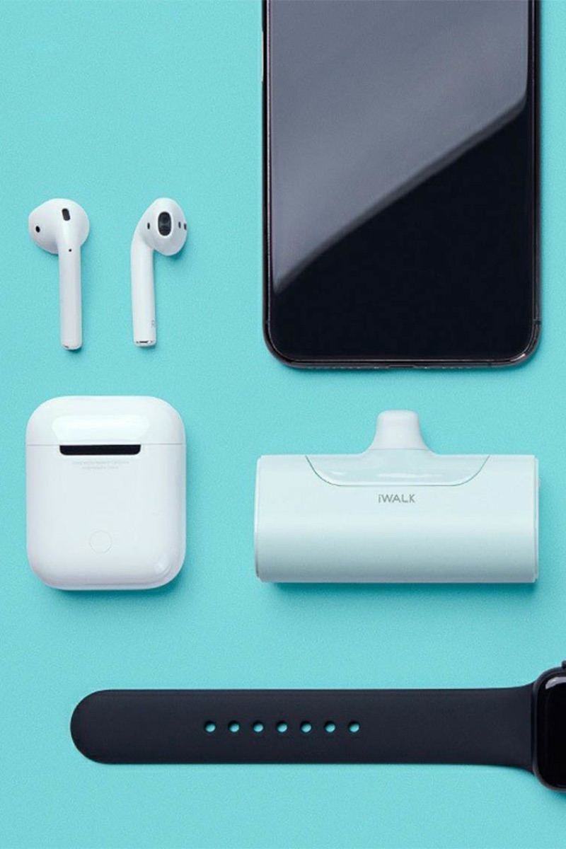 4代直插式行動電源