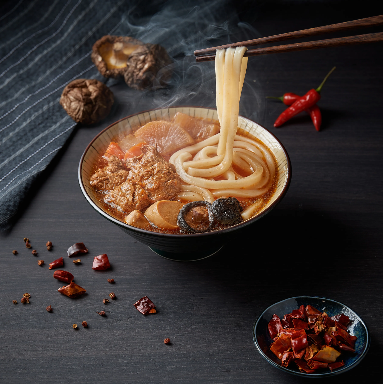 椒香紅燒刀削麵 SPICY BRAISED KNIFE-CUT NOODLES