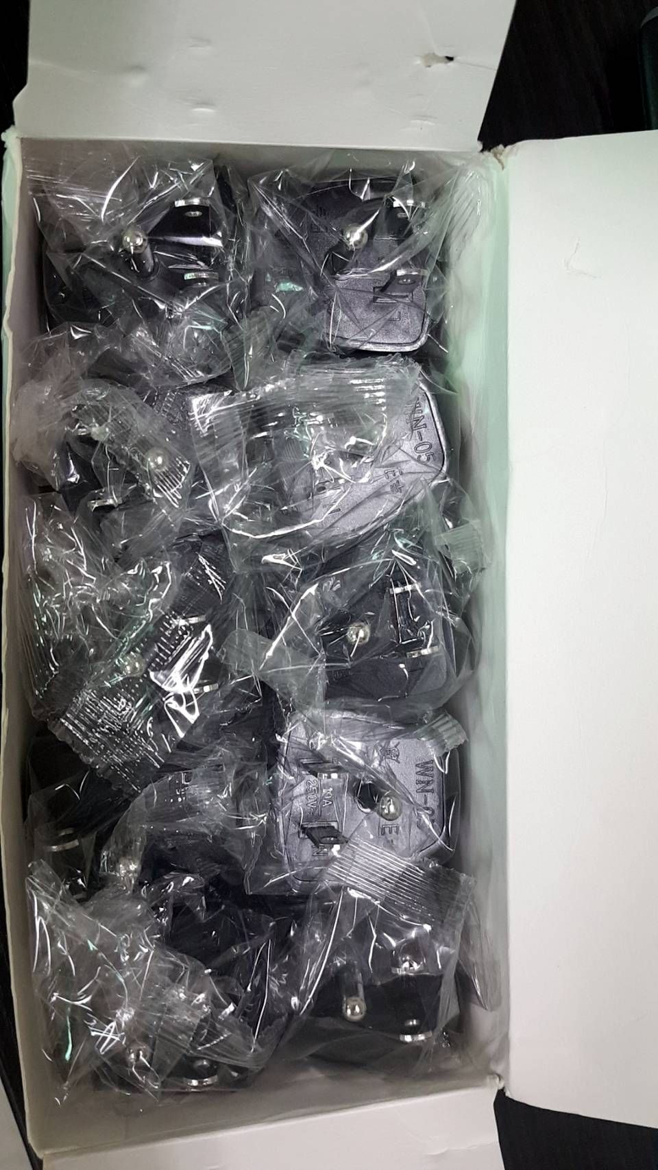 超過800W 以上電器的三頭轉接頭 