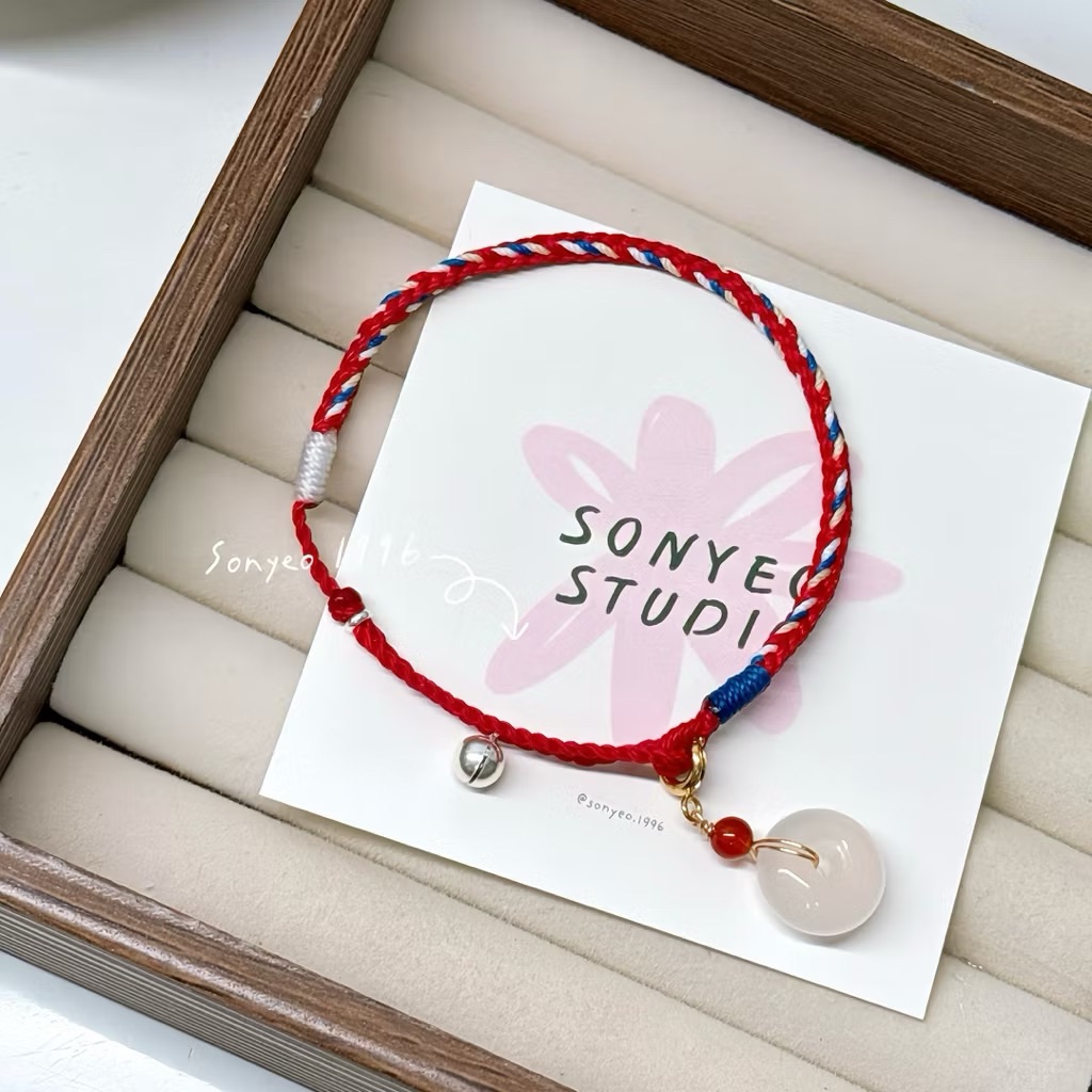 | 𝘀𝗼𝗻𝘆𝗲𝗼 𝘀𝘁𝘂𝗱𝗶𝗼 ｜✨純銀素面鈴鐺/細銀圈搭配平安扣隨意扣八股辮設計感手作手鍊