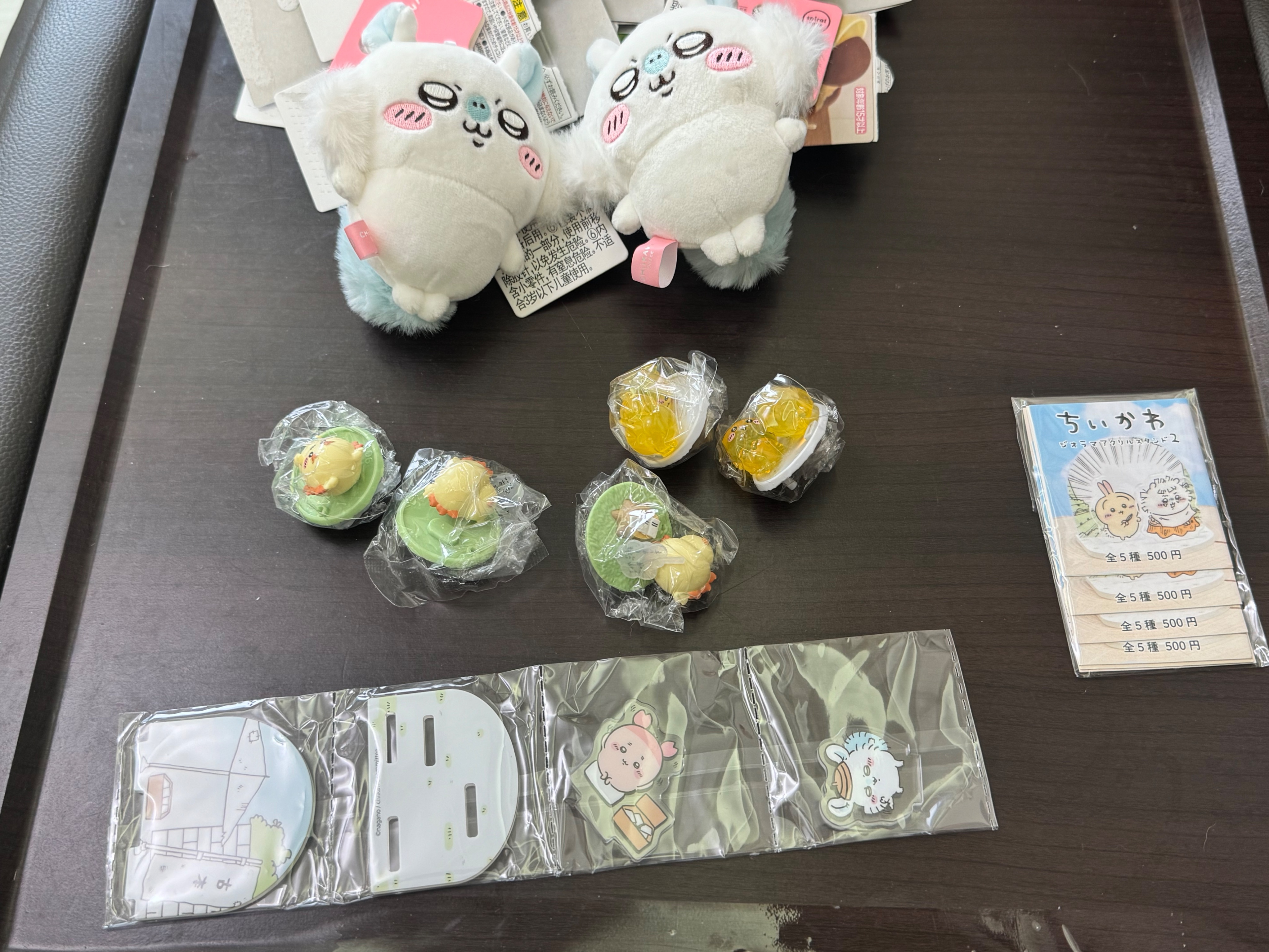 名創小桃、巧克力蛋公仔（無殼有壓盒）、壓克力扭蛋（無殼）