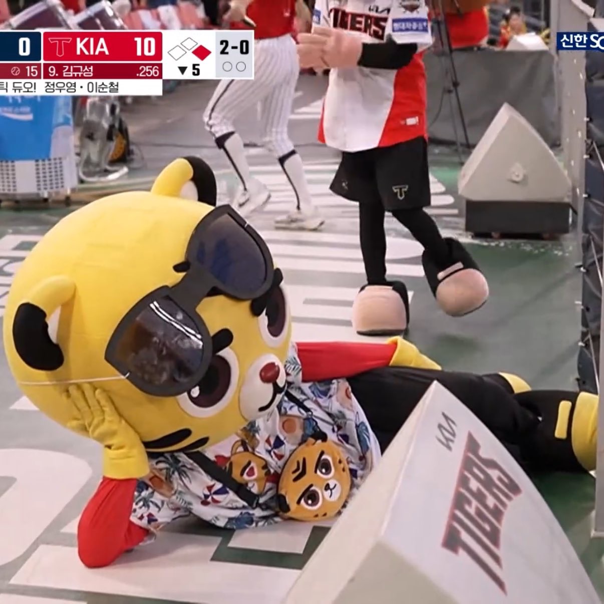 硬卡套下單1即1個硬卡套 硬卡套1個可裝2張卡