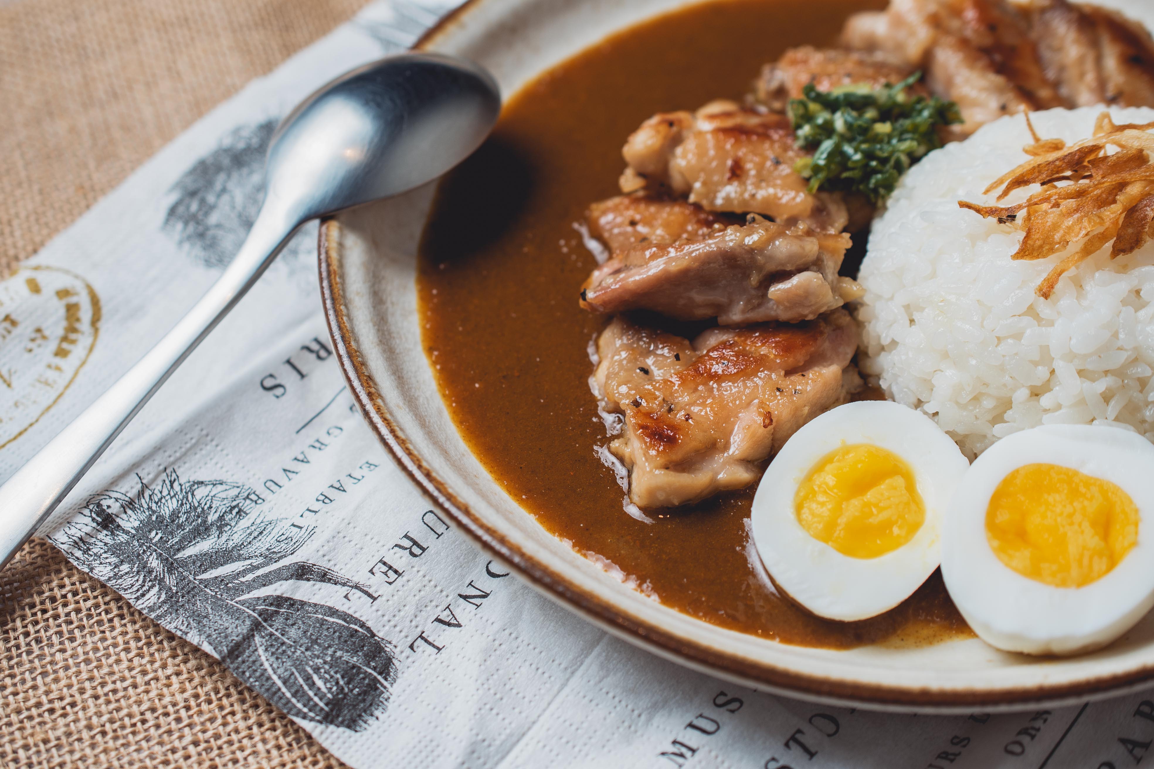 嫩煎雞腿肉咖哩【 店舖四大人氣口味 回購率 100％ 】