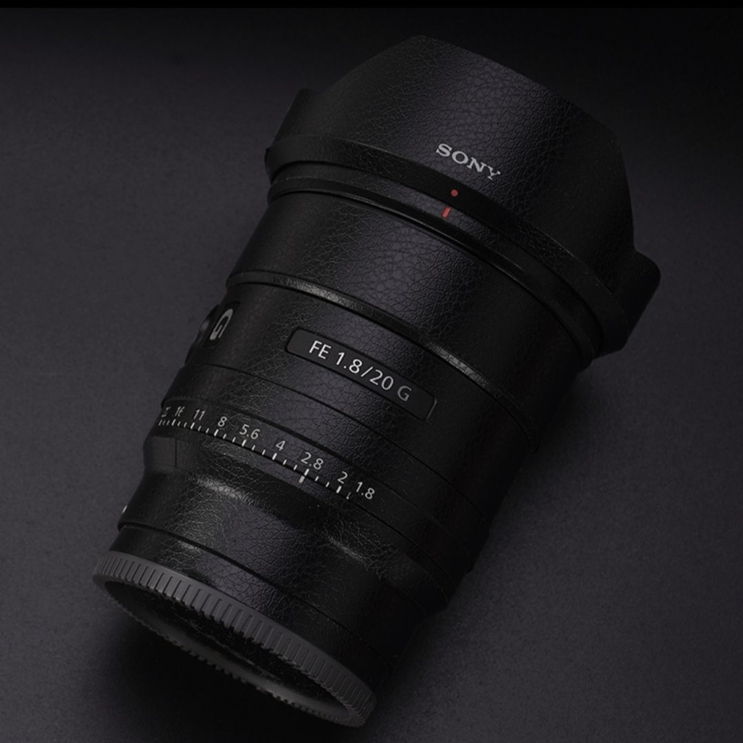 『SONY FE 20mm F1.8 鏡頭貼膜（蒙皮紋款式）』