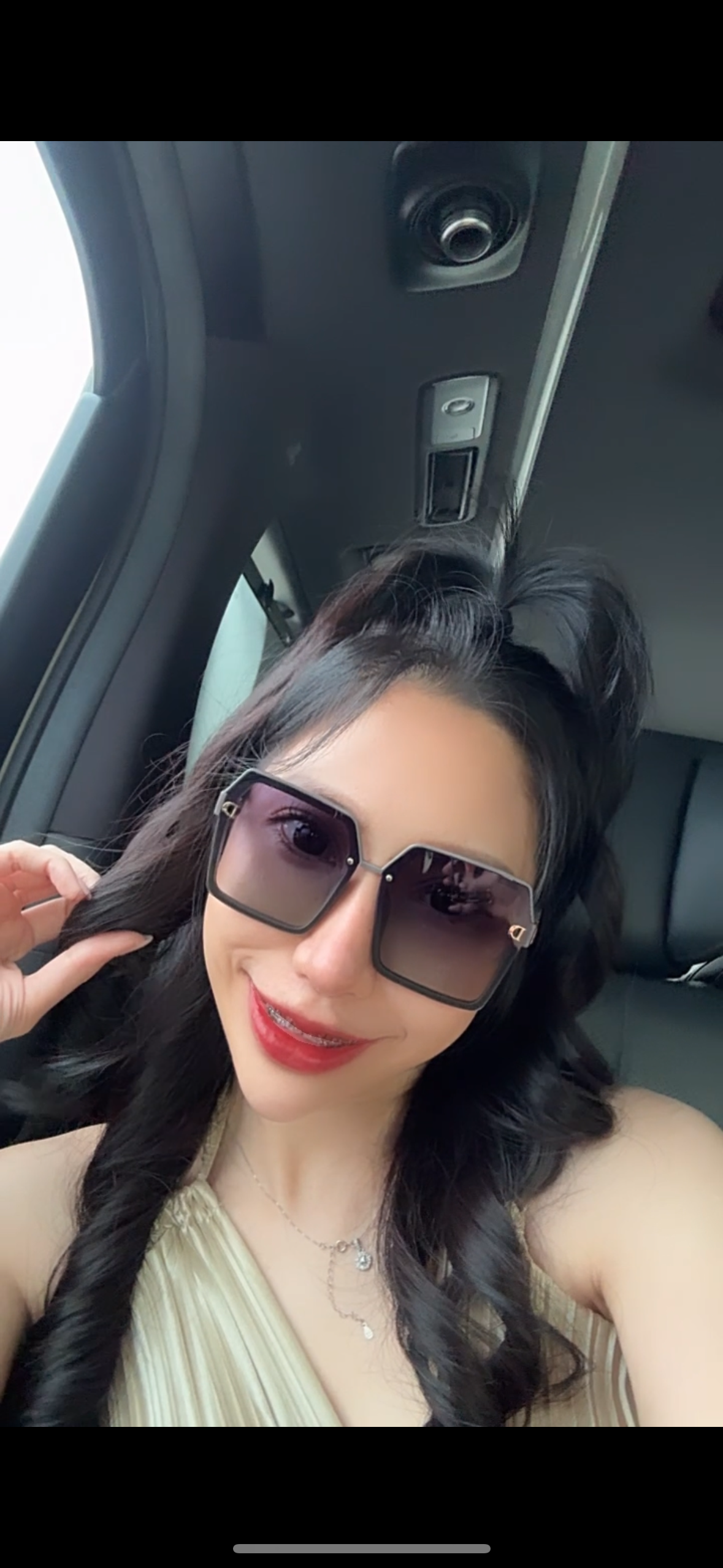 水泥灰🕶️ 品牌同款霧面側鏤空造型偏光太陽眼鏡