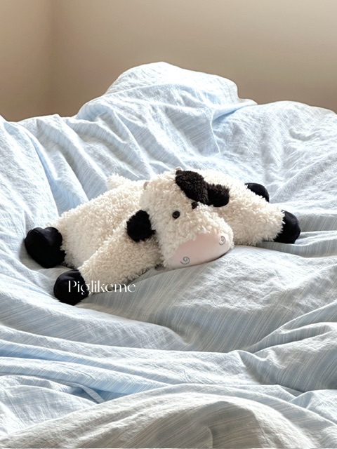 Piglikeme | 預購📦𝙁𝙡𝙪𝙛𝙛𝙮 𝘾𝙤𝙬抱抱鬆軟奶牛泡泡🐮牛牛造型可愛抱枕 午睡枕 超軟