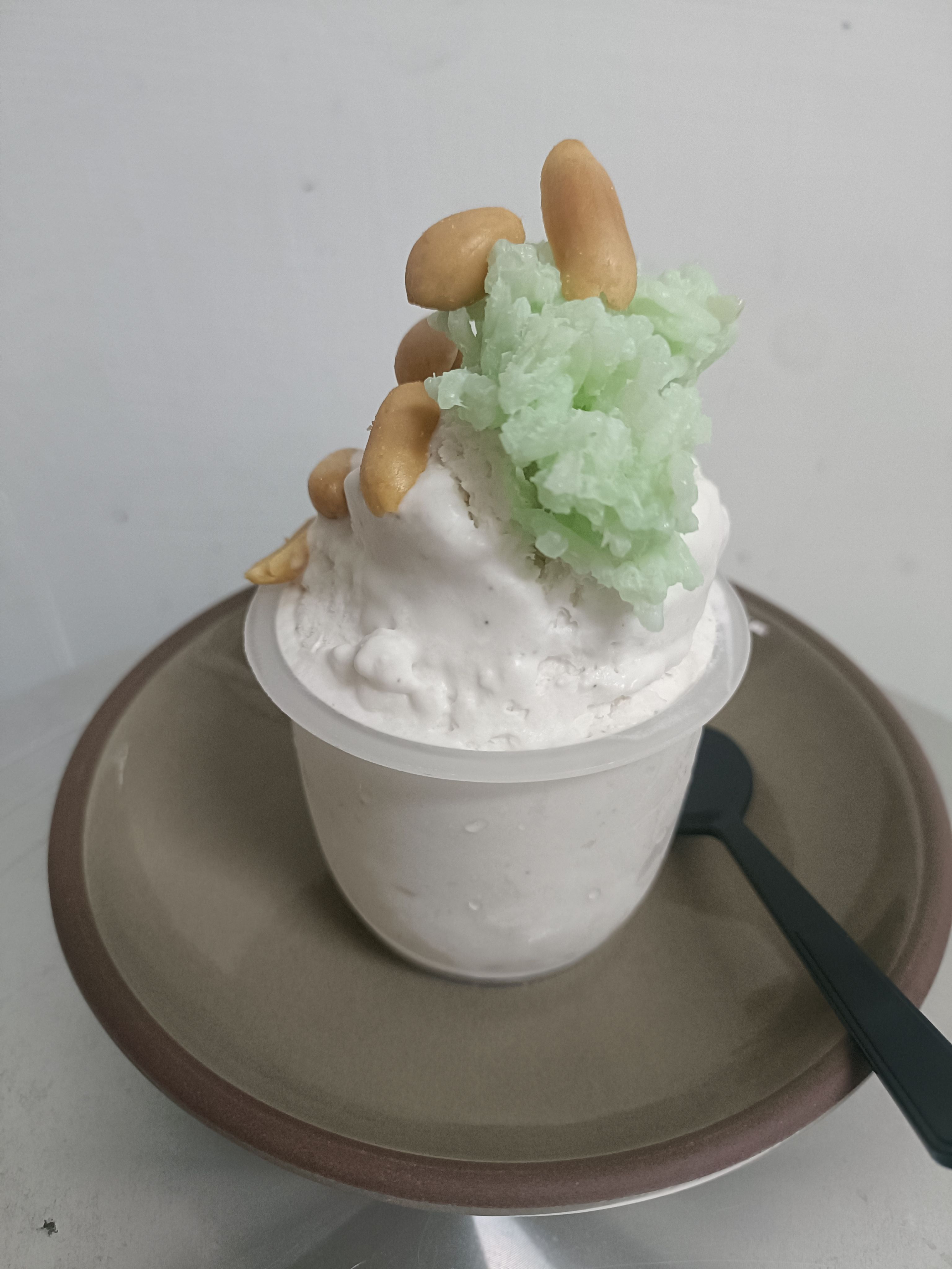 泰式椰子冰淇淋附花生.甜糯米