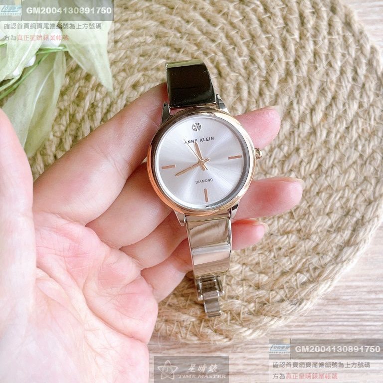 AnneKlein手錶，編號AN00507，32mm玫瑰金圓形精鋼錶殼，銀色簡約錶面，銀色精鋼錶帶款，輕奢時尚!
