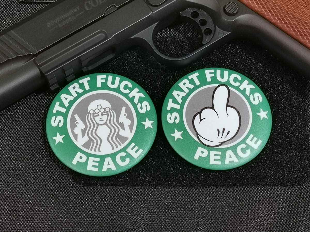 SATRT FUCKS 開幹啦 PEACE 和平 武裝文青版＆暴力卡通版 雙卡胸章