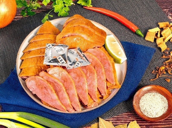 《888燻茶鵝．滷味》 蜂蜜煙燻茶鵝1/4切盤