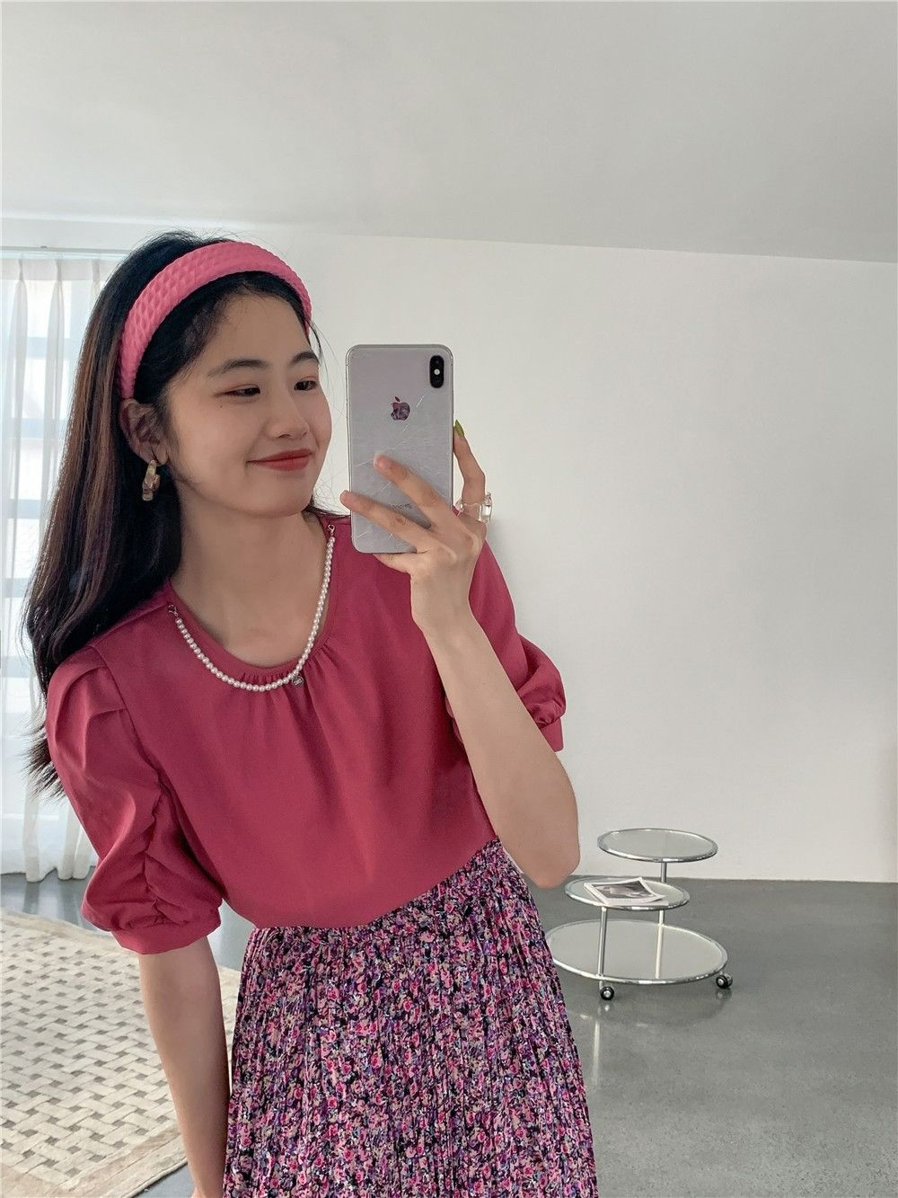 預購-2240韓版純色可拆珍珠鍊條上衣-玫紅色