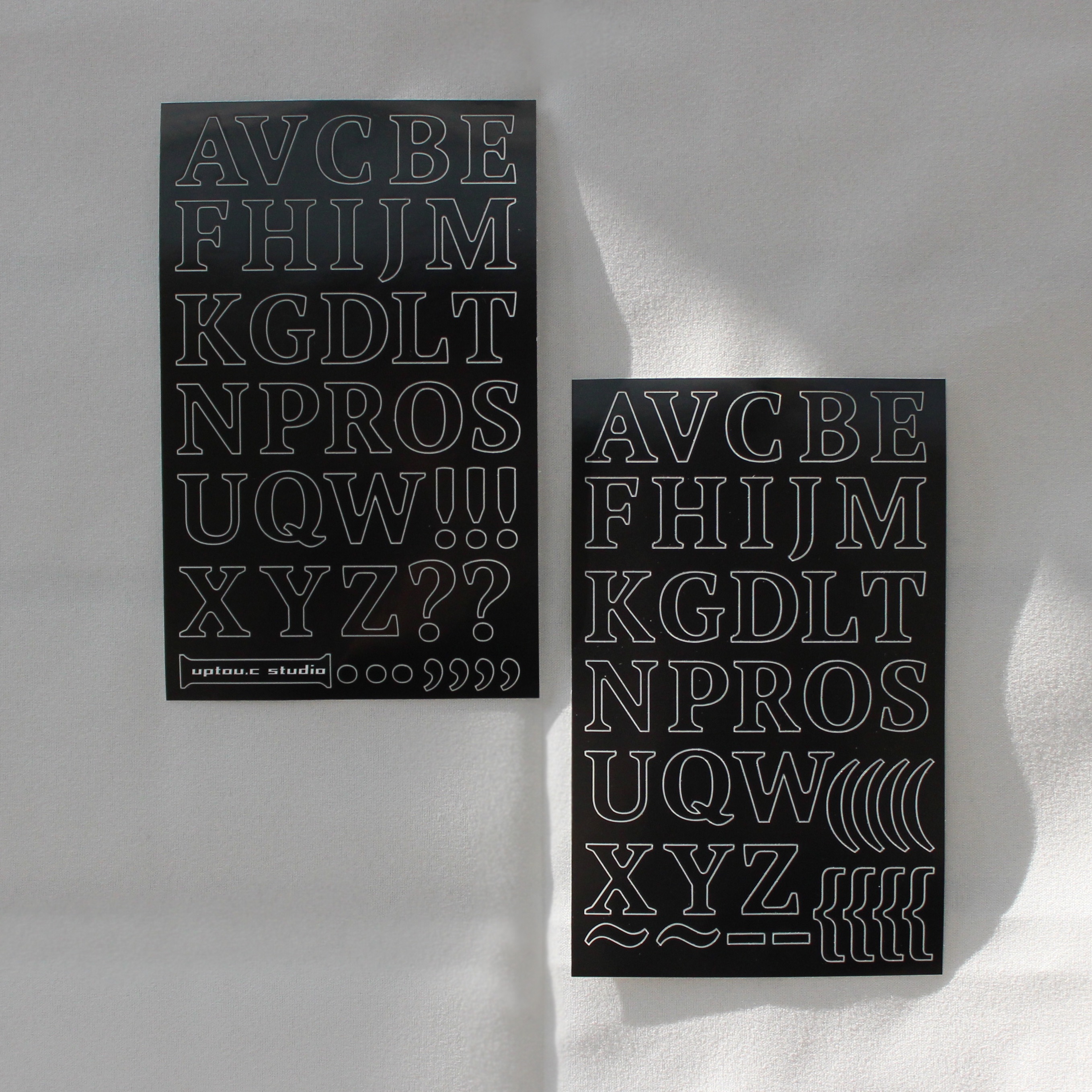 uptou.c studio serif font 字母貼紙 〈BLACK〉