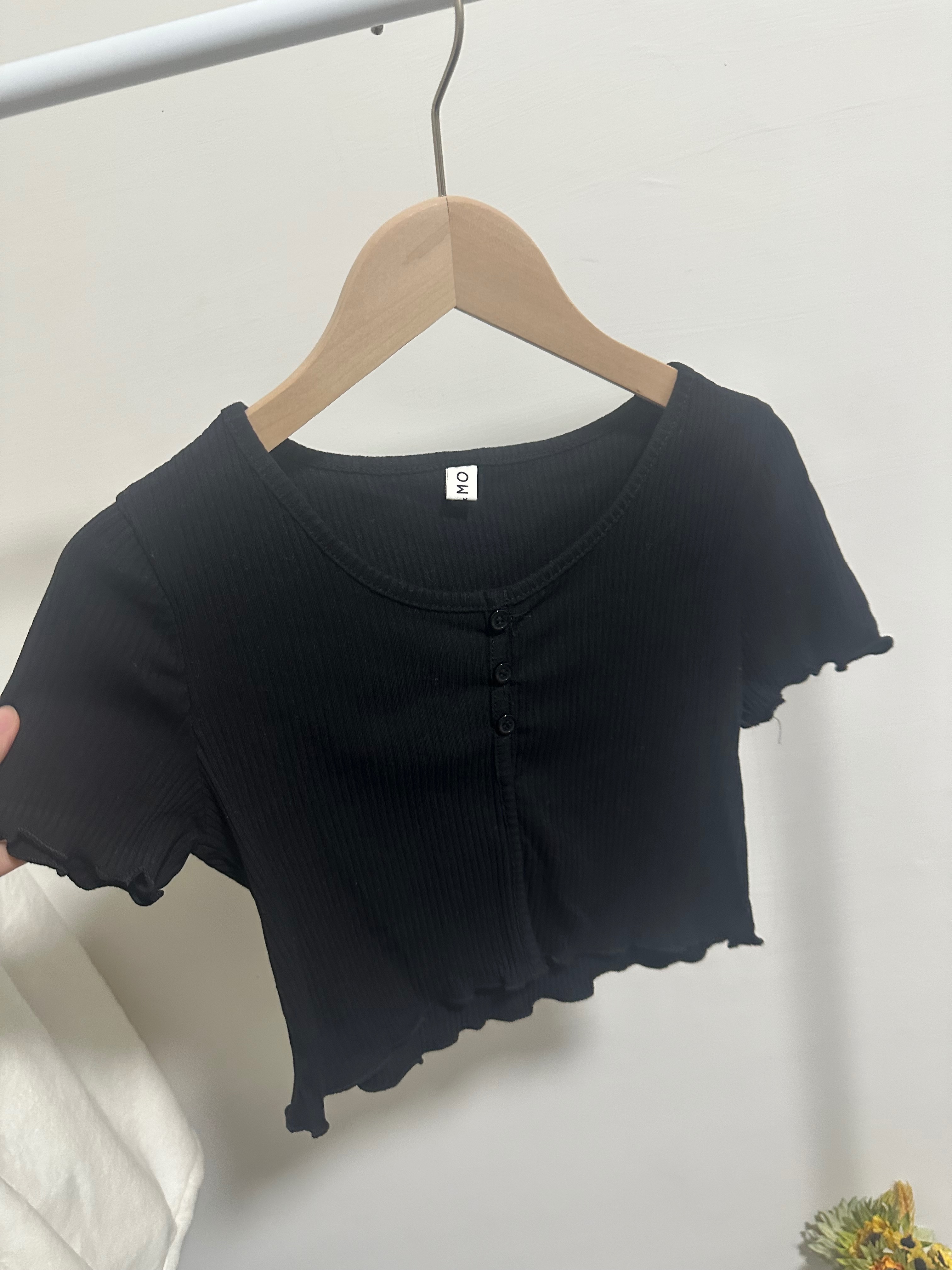 （現貨出清）短版木耳邊T