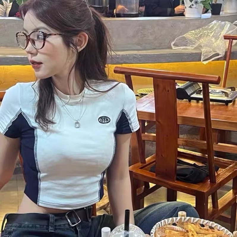 （現貨出清）美式反車縫設計撞色修身短版衣